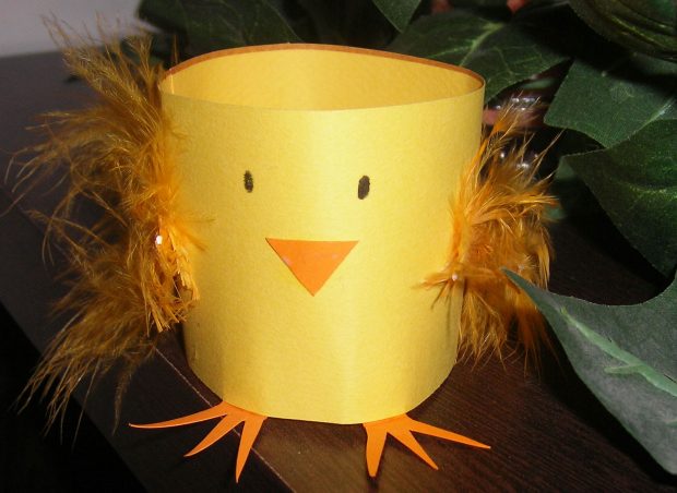un-poussin-de-paques-papier