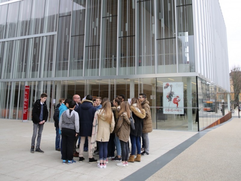 Des collégiens partent à la découverte de l’environnement urbain architectural