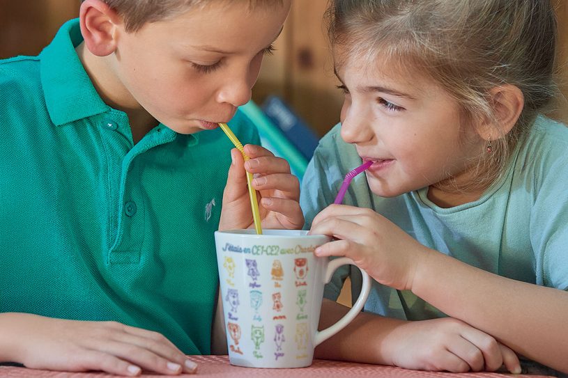 Mug personnalisé avec dessins d’élèves, souvenir original et idée d’action pour financer des projets scolaires